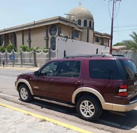 La camioneta de Caracas Viajes y Servicios